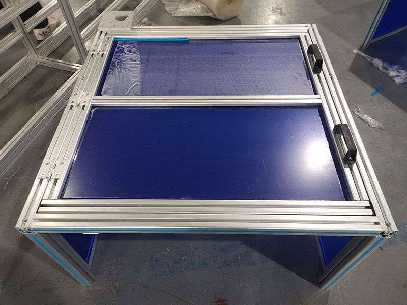 带气弹簧的设备防护罩