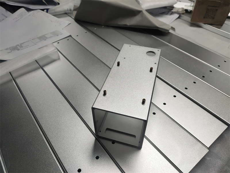 草莓视频APP在线下载CNC开孔攻牙精锯加工