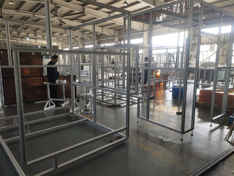 草莓视频APP在线下载机器人防护罩