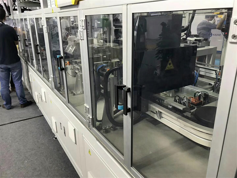 草莓视频APP在线下载专业机器人工作站弧光屏防护罩